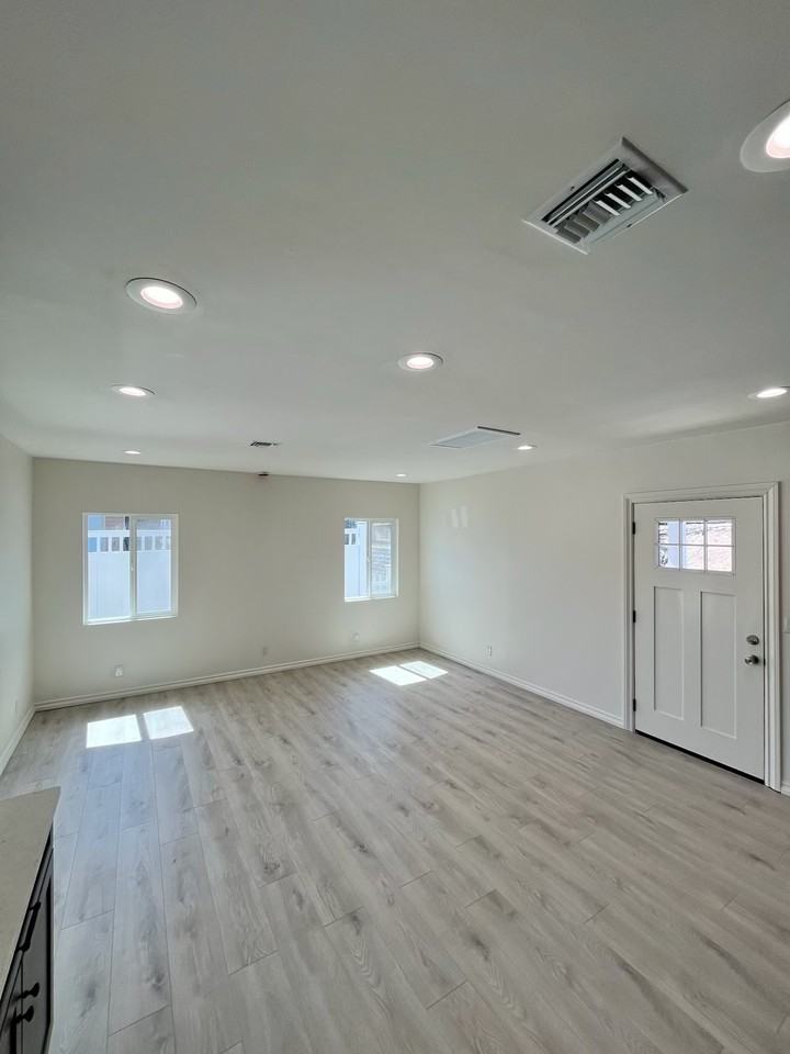 9525 Riverview Ave #NA - Photo 2 of 18
