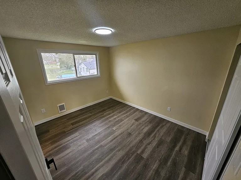 14900 Union Ave Sw - Photo 2 of 5