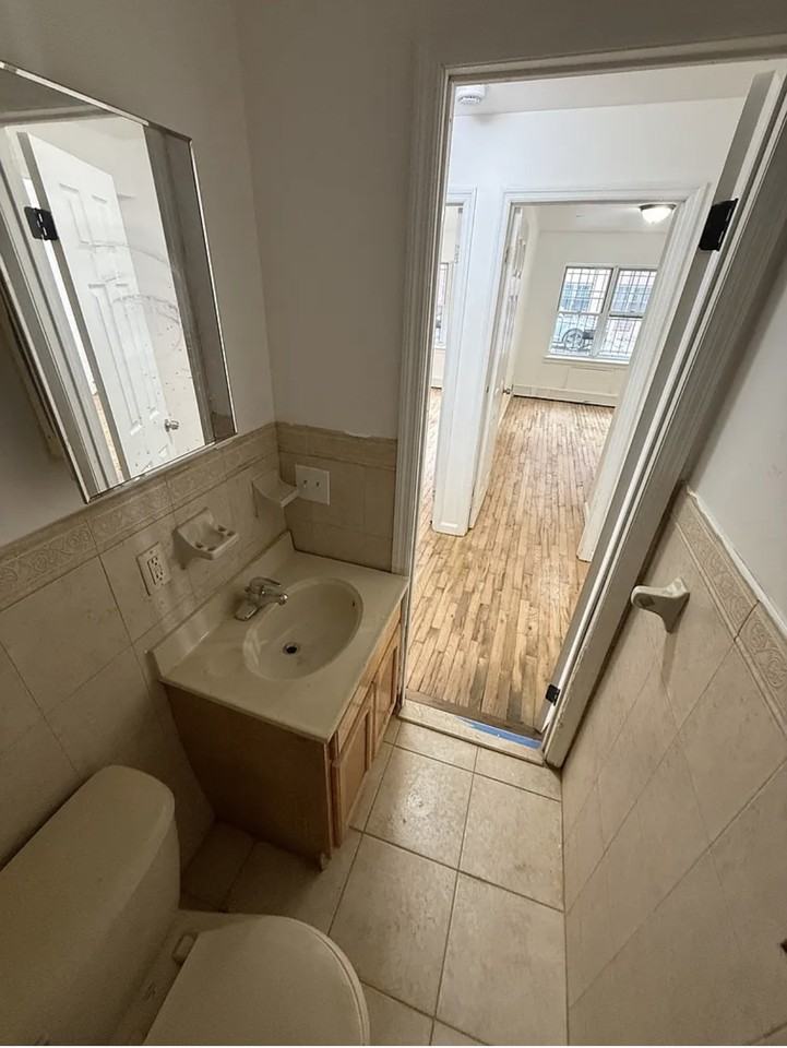 1349 Franklin Ave #1C - Photo 2 of 12