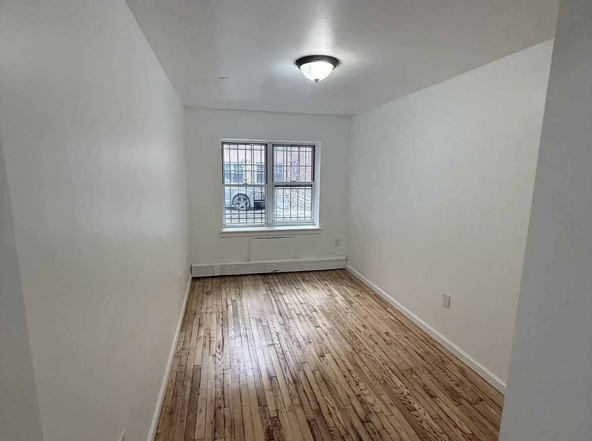 1349 Franklin Ave #1C - Photo 4 of 12