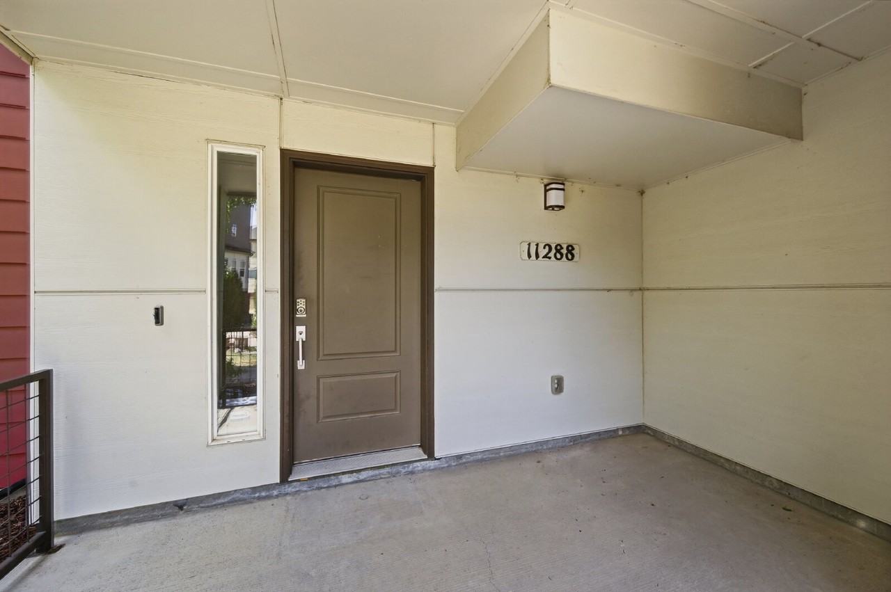11288 Colony Cir - Photo 3 of 38