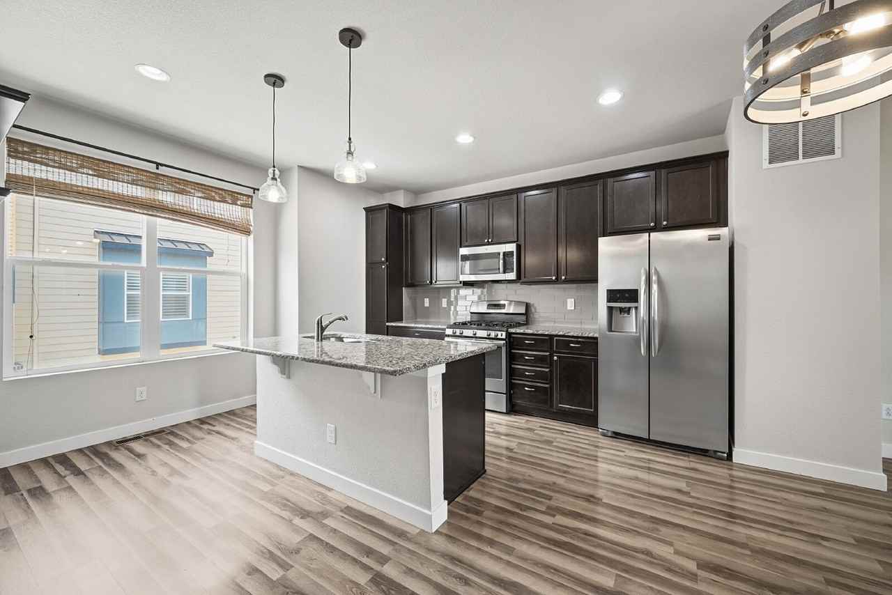 11288 Colony Cir - Photo 7 of 38