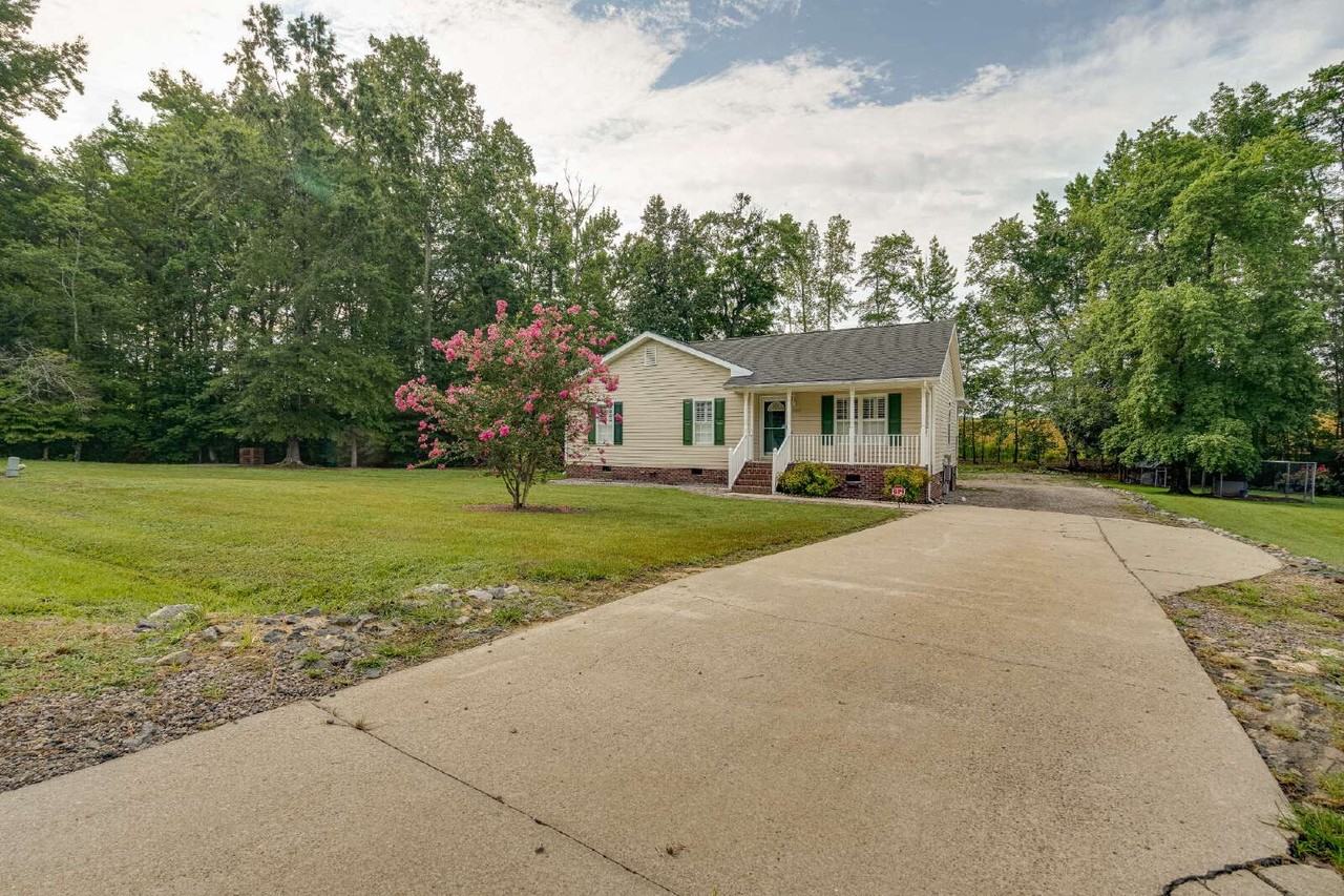203 Polly Dr - Photo 2 of 25
