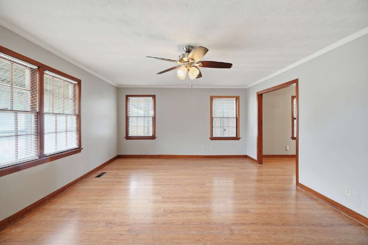 2416 30th St - Photo 2 of 13