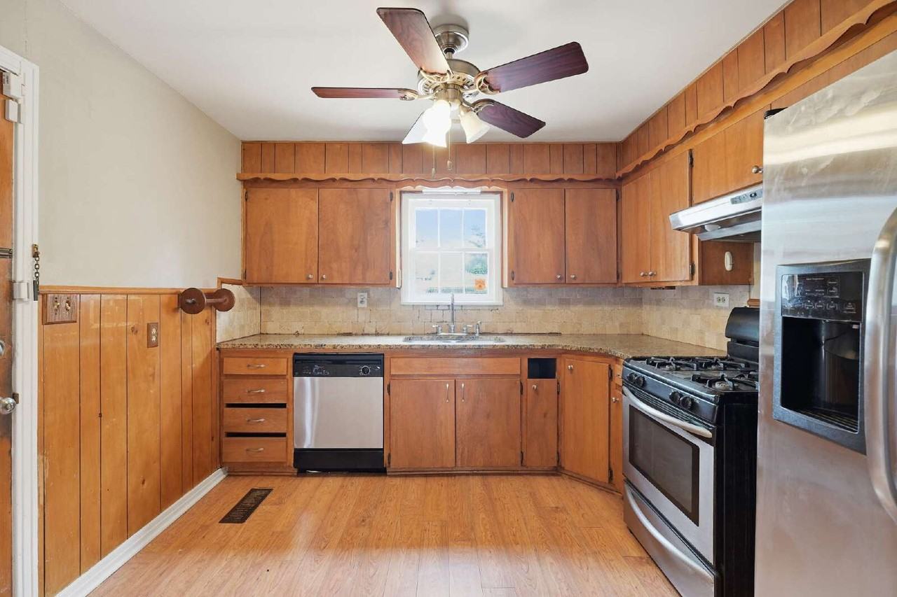 2416 30th St - Photo 4 of 13