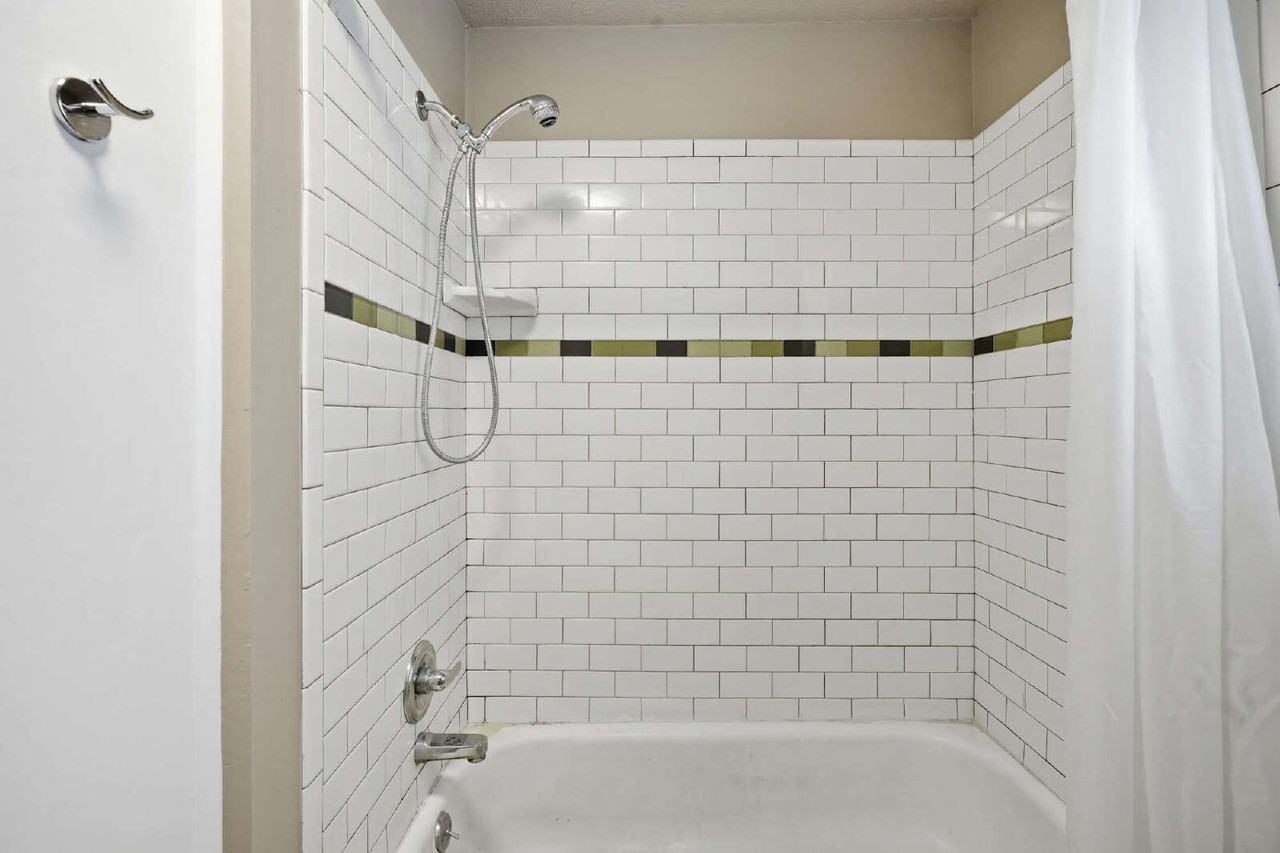 2416 30th St - Photo 7 of 13
