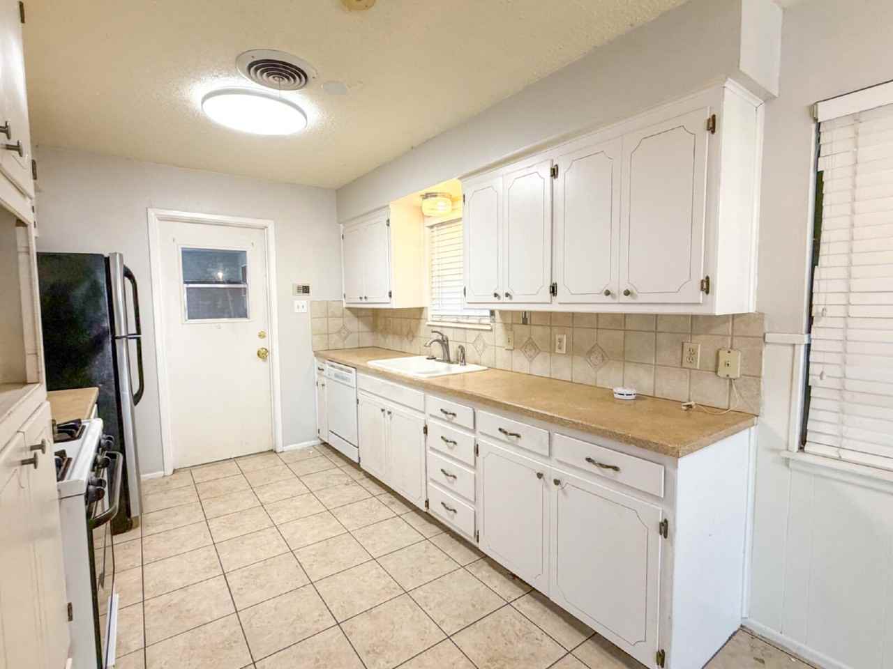 5604 38th St - Photo 5 of 12