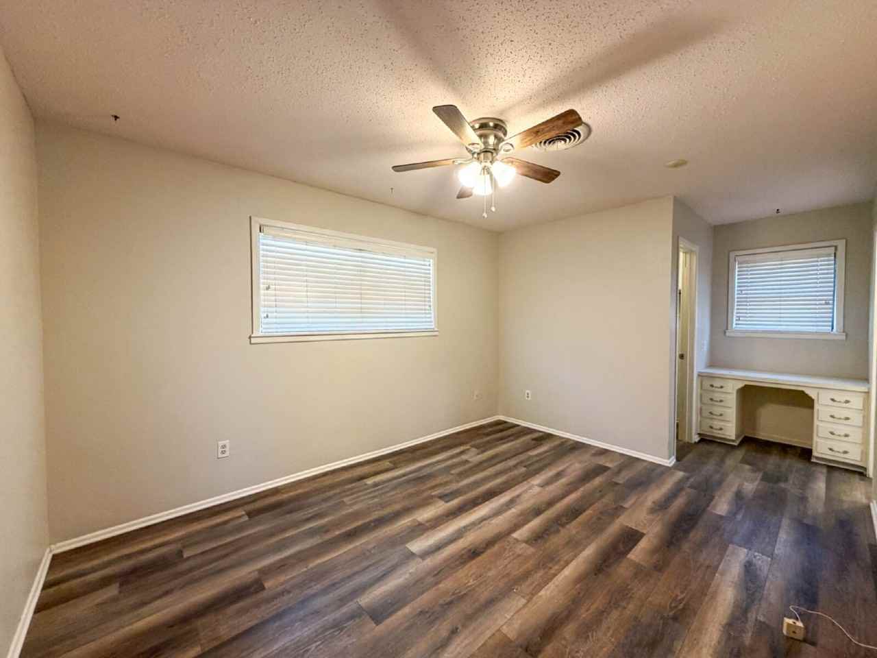 5604 38th St - Photo 7 of 12