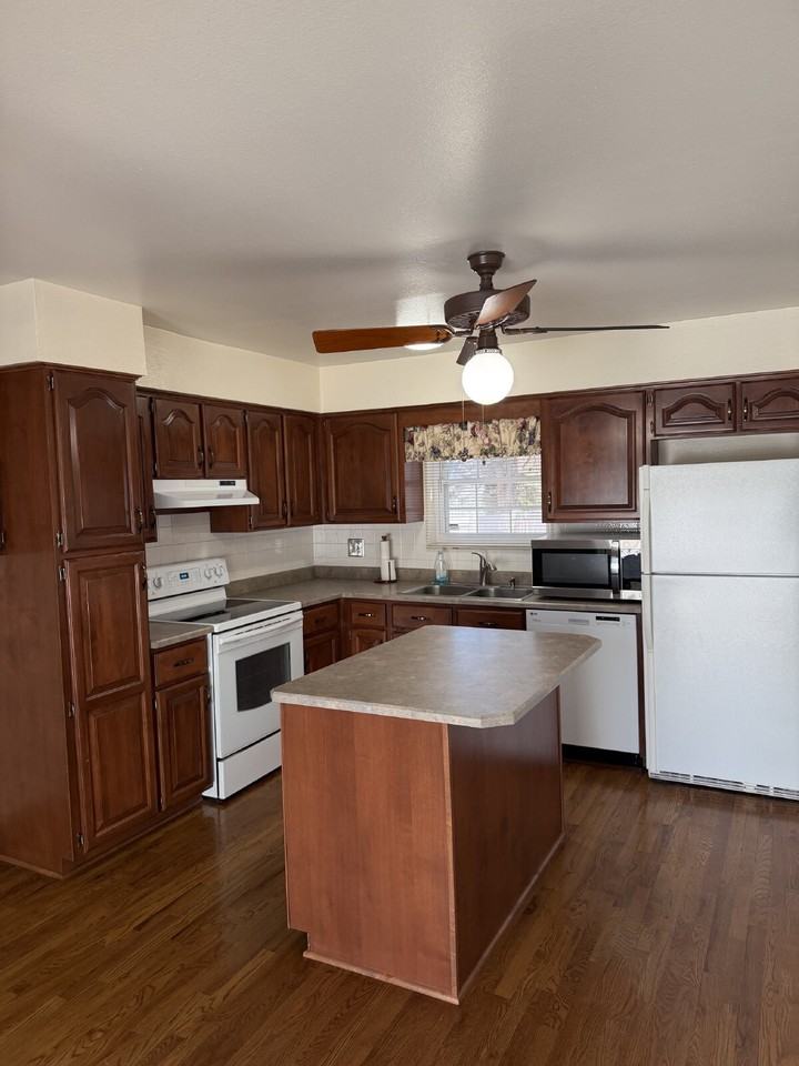 2714 S Xanadu Way - Photo 5 of 27