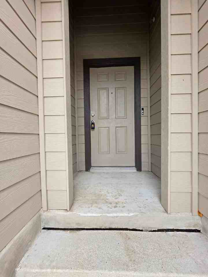 Falcon Meadow Dr - Photo 2 of 32