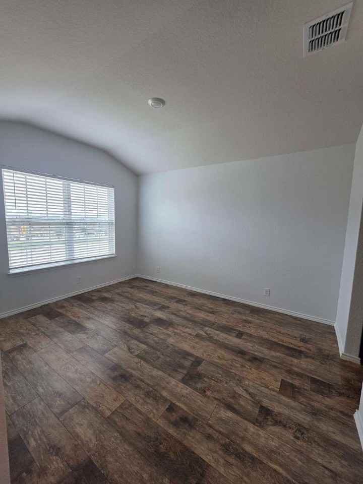 Falcon Meadow Dr - Photo 3 of 32