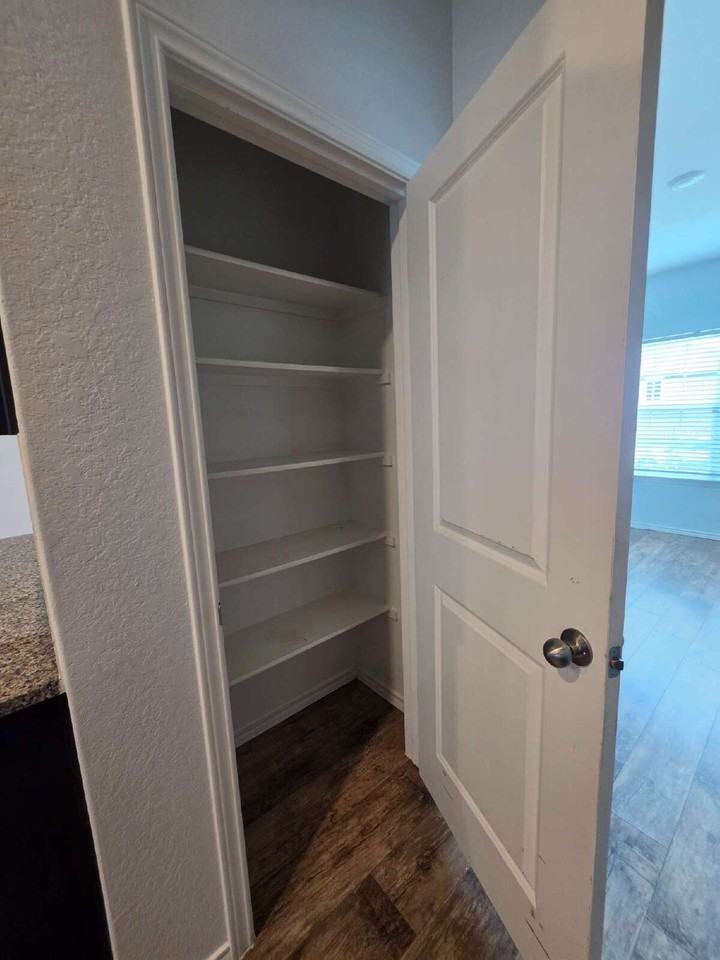 Falcon Meadow Dr - Photo 6 of 32