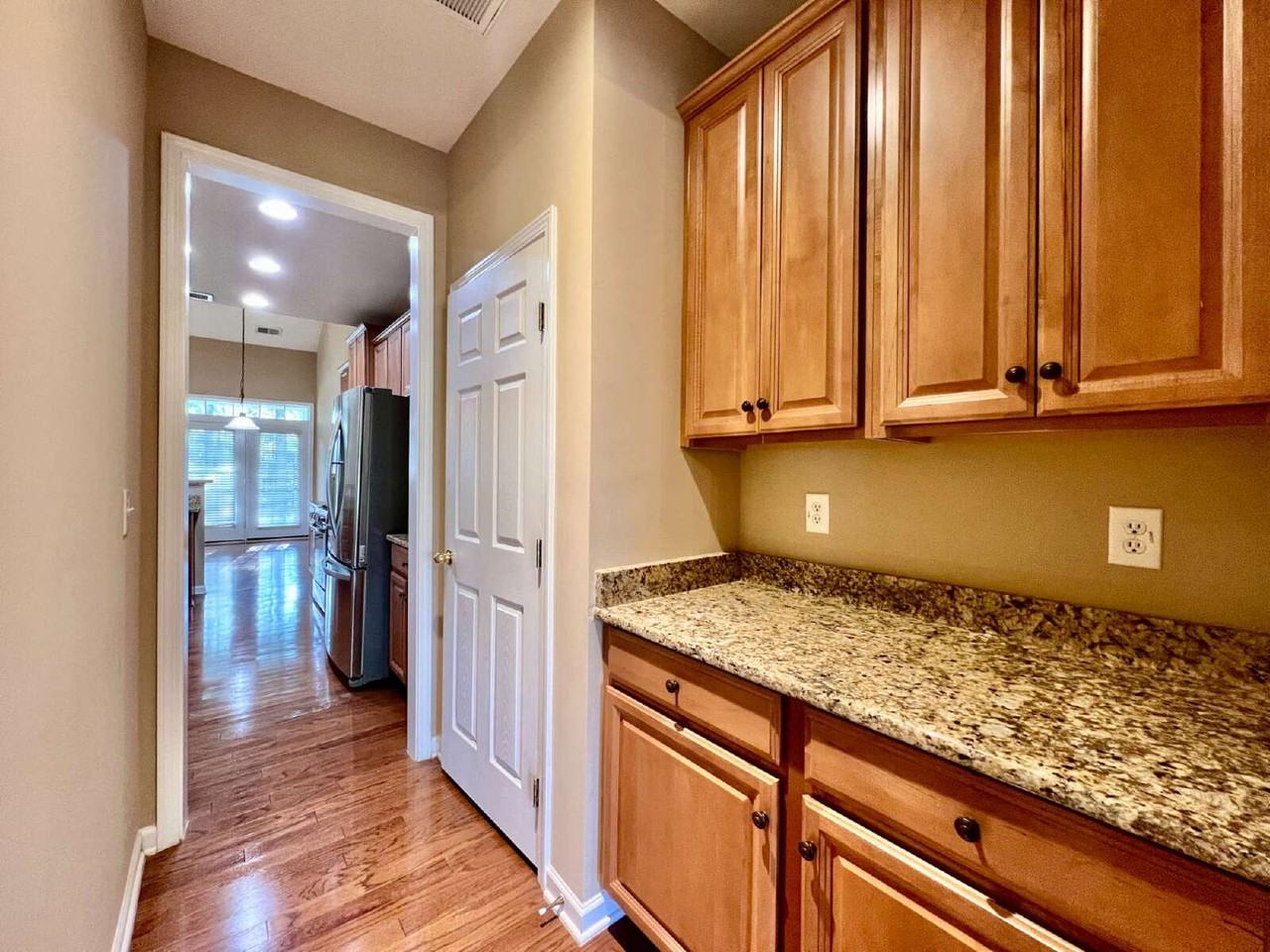 10707 Fred Gutt Dr - Photo 5 of 33
