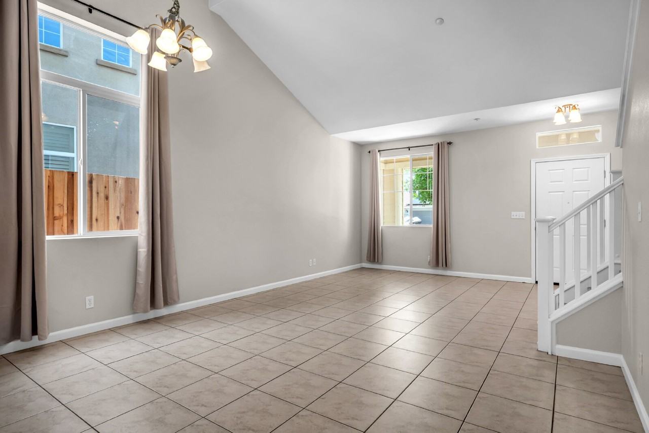 1605 Laugenour Dr - Photo 5 of 26