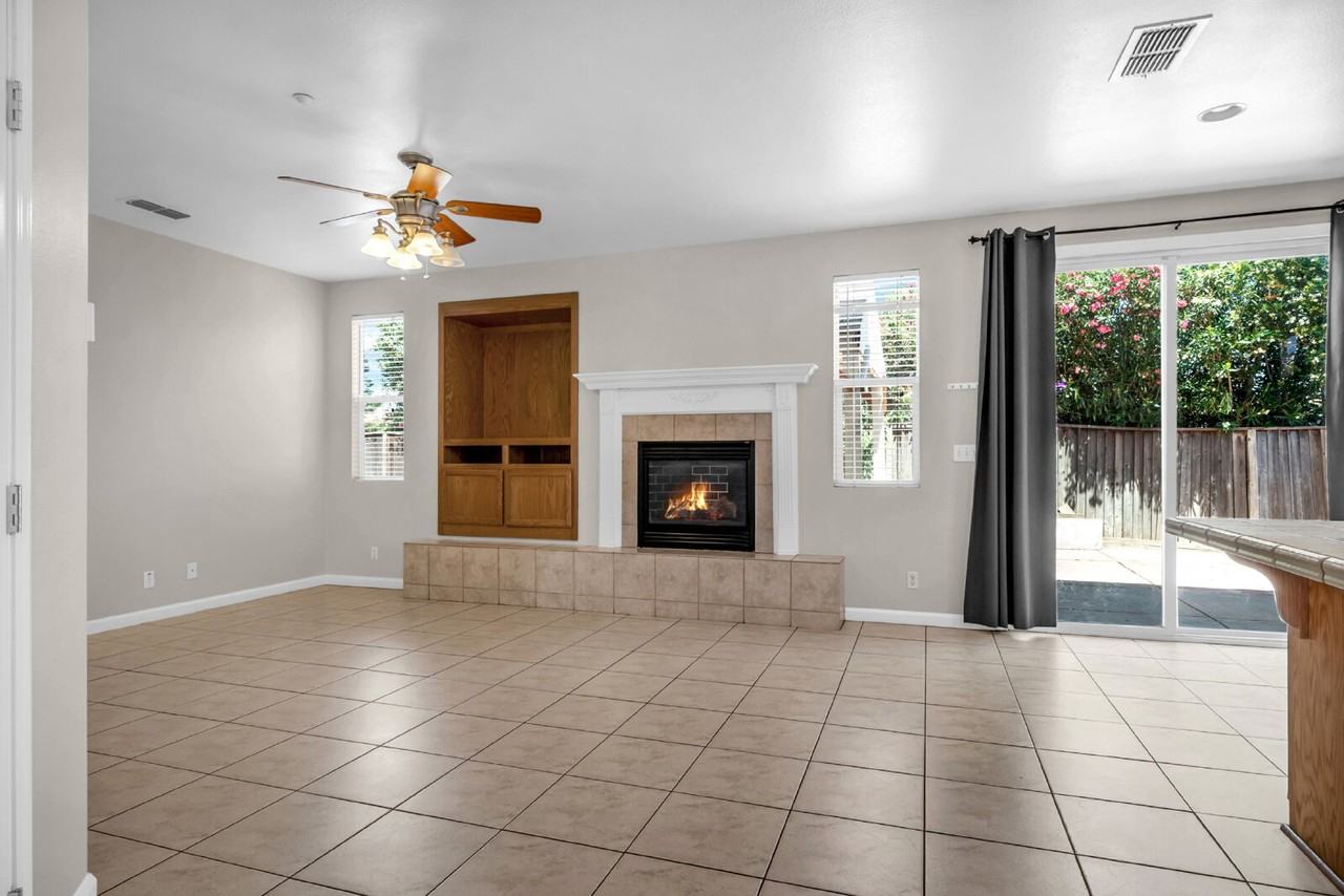 1605 Laugenour Dr - Photo 6 of 26