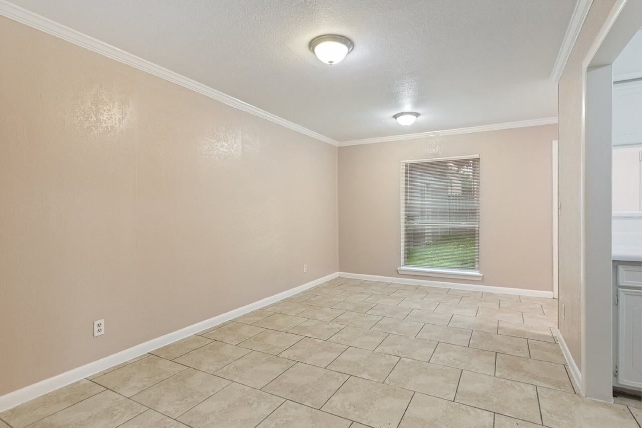 4555 Altamesa Blvd - Photo 6 of 25