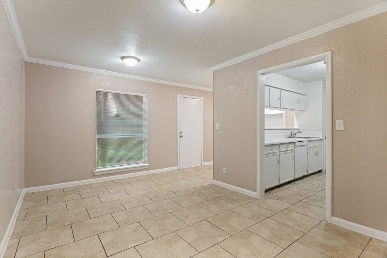 4555 Altamesa Blvd - Photo 7 of 25