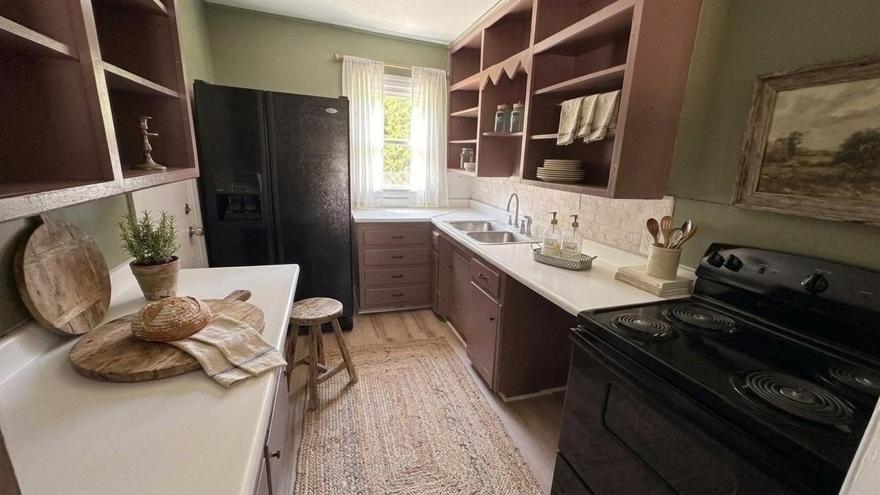 208 W Ercoupe Dr - Photo 2 of 15