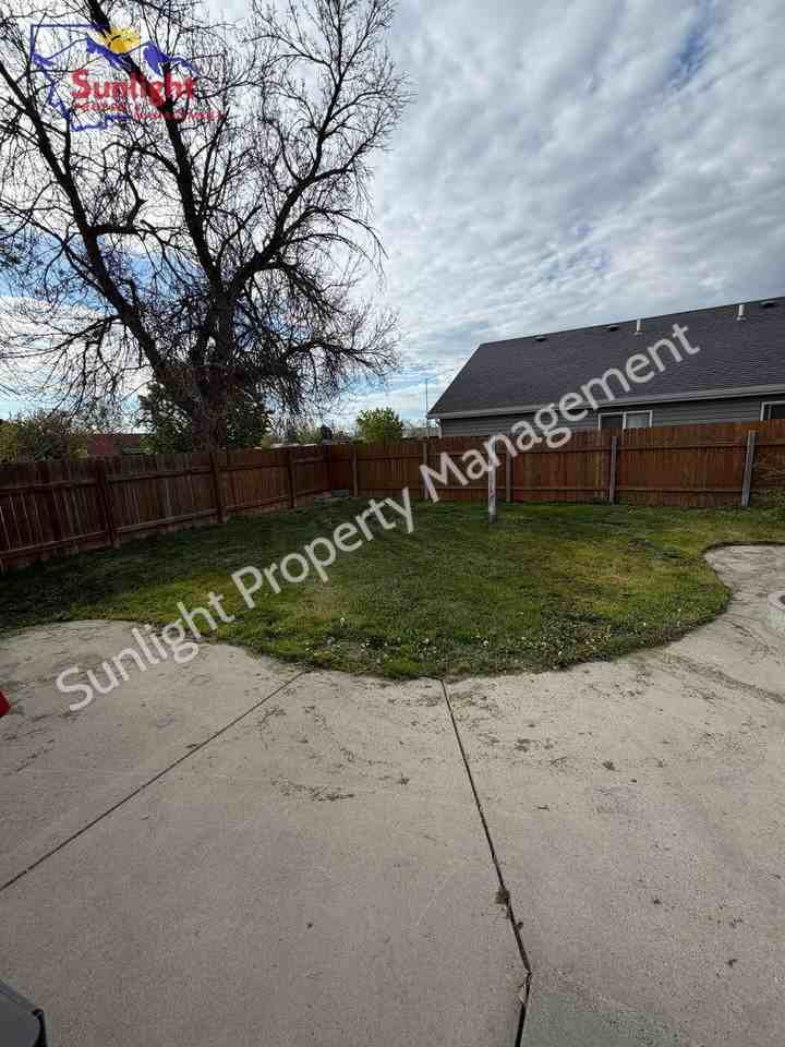 804 W 4th St - Photo 2 of 19