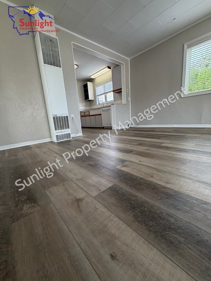 804 W 4th St - Photo 7 of 19