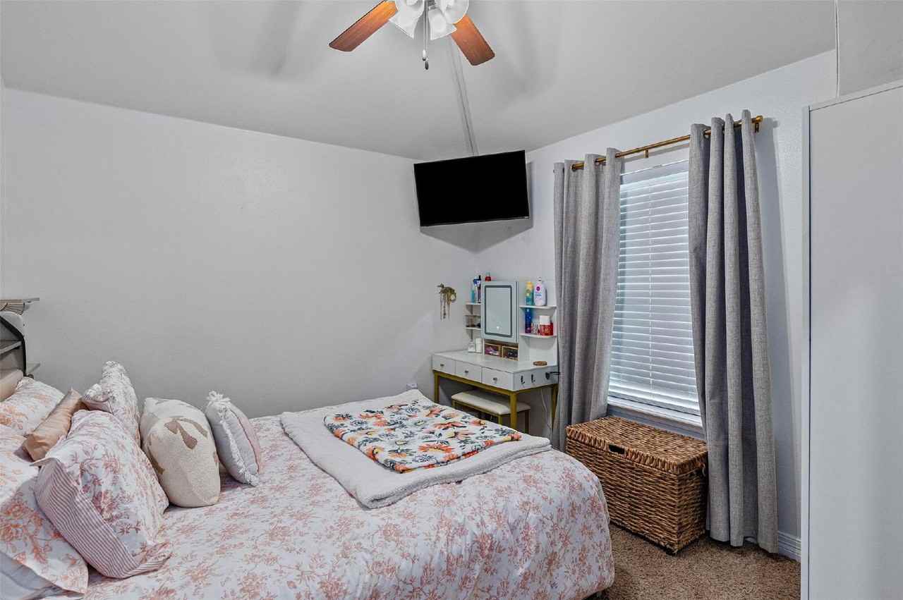 2324 Tallgrass Cir - Photo 3 of 23
