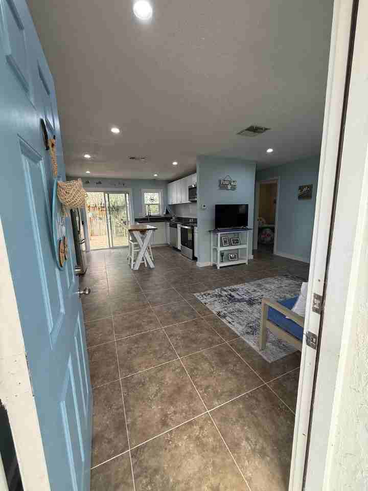 6814 Driftwood Dr - Photo 3 of 29