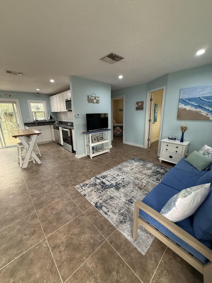 6814 Driftwood Dr - Photo 4 of 29