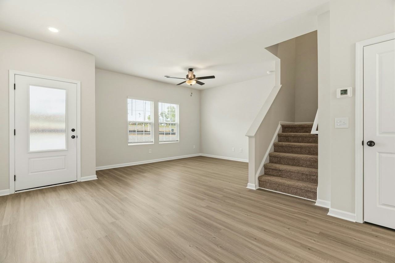 167 Seville Wy - Photo 3 of 25