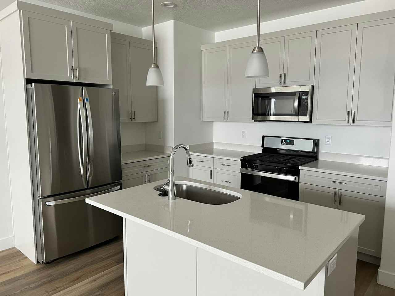 2025 South Sawmill Boulevard - Photo 3 of 50