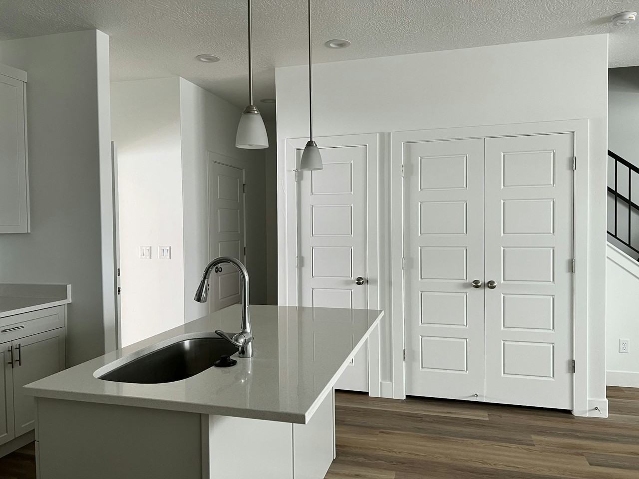 2025 South Sawmill Boulevard - Photo 4 of 50