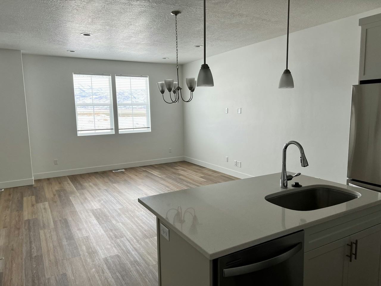 2025 South Sawmill Boulevard - Photo 5 of 50