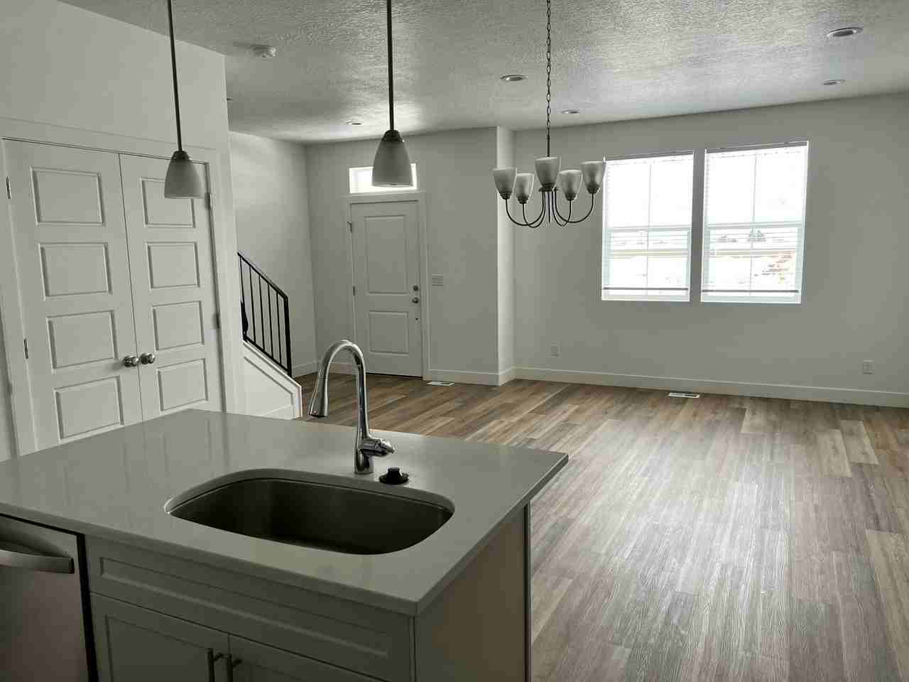 2025 South Sawmill Boulevard - Photo 7 of 50