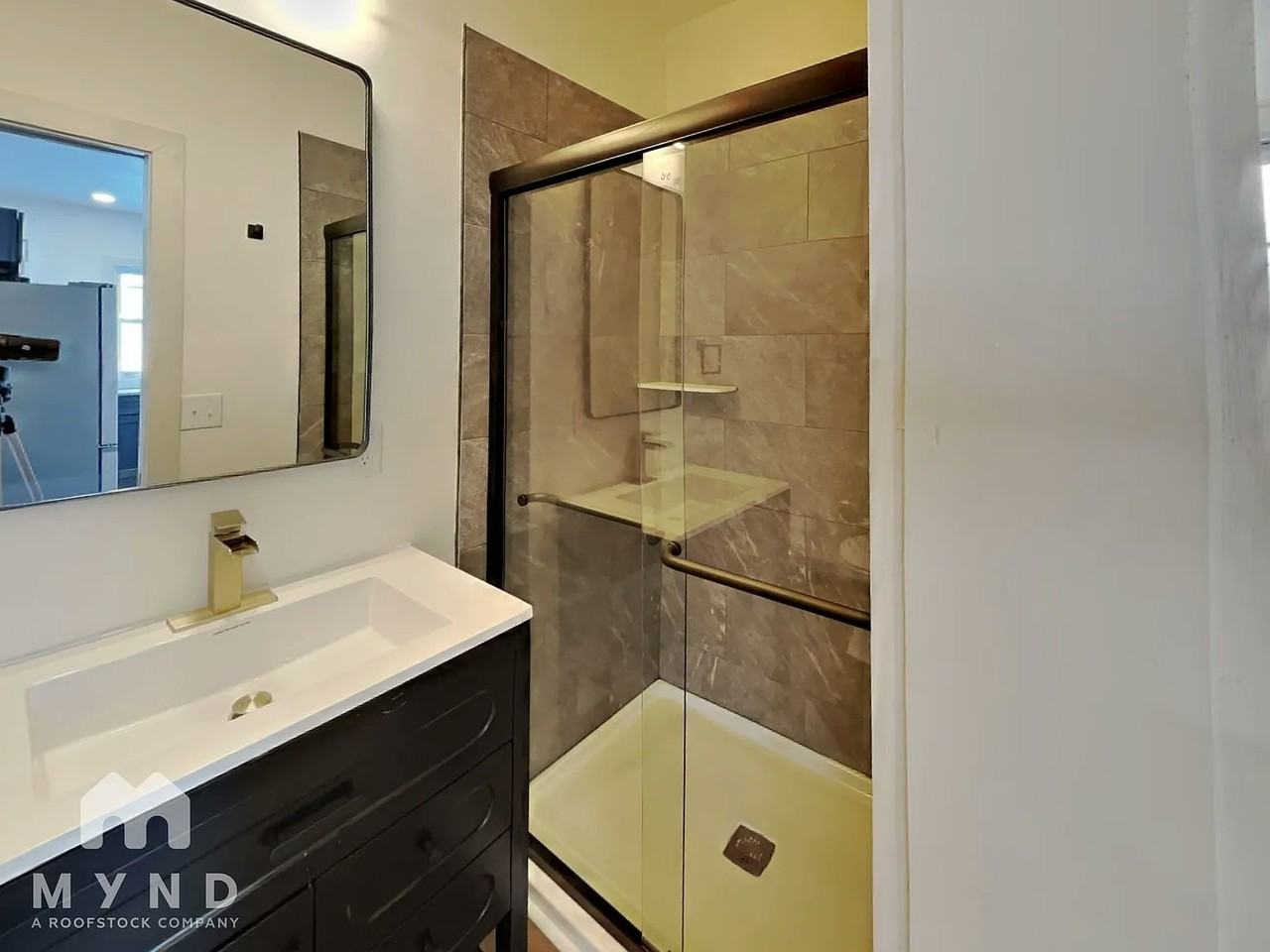 1724 Woodlawn Ave, Unit 2 - Photo 3 of 17