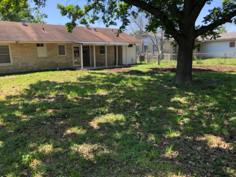 271 Kate Schenck Ave - Photo 4 of 15