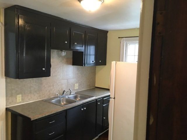 715 W 9th St - Photo 2 of 12