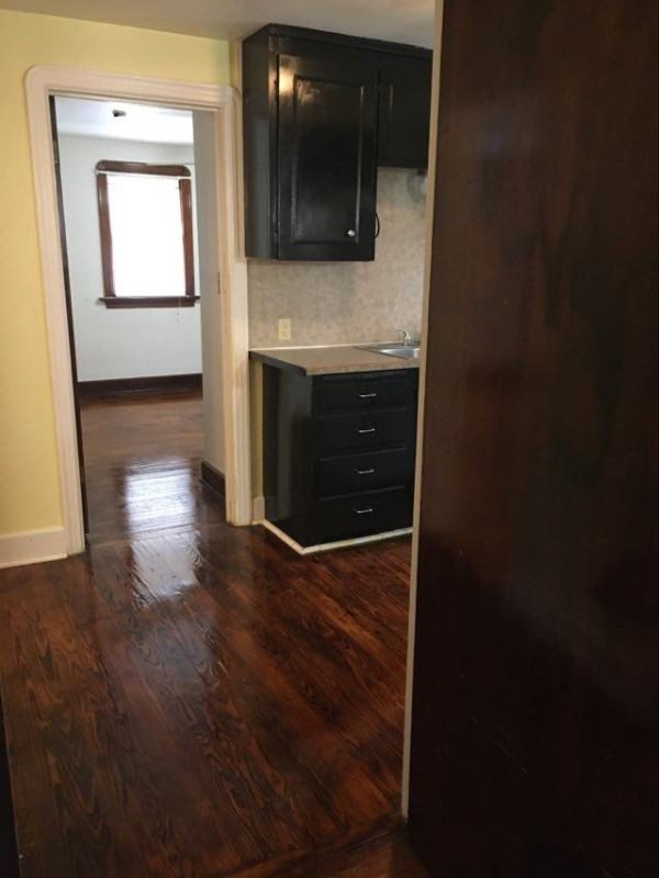 715 W 9th St - Photo 5 of 12