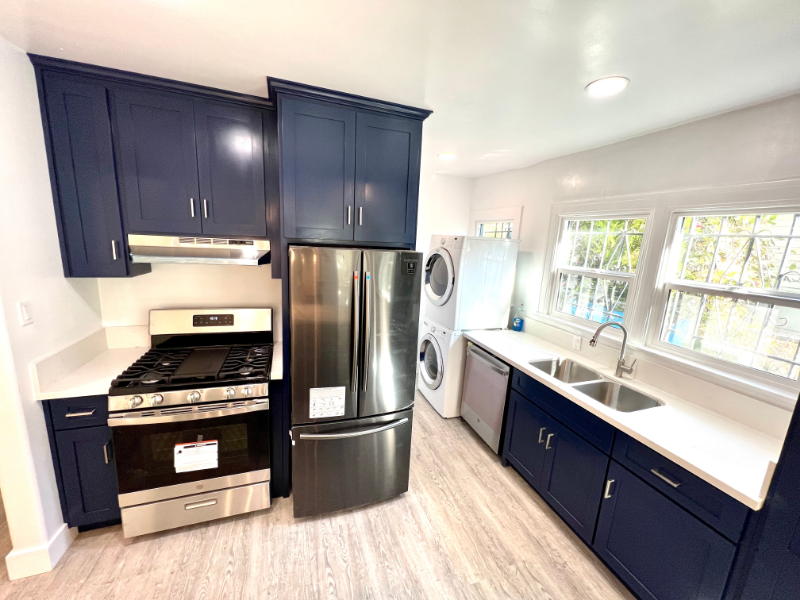 855 W 43rd Pl - Photo 2 of 35