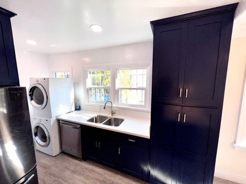 855 W 43rd Pl - Photo 4 of 35