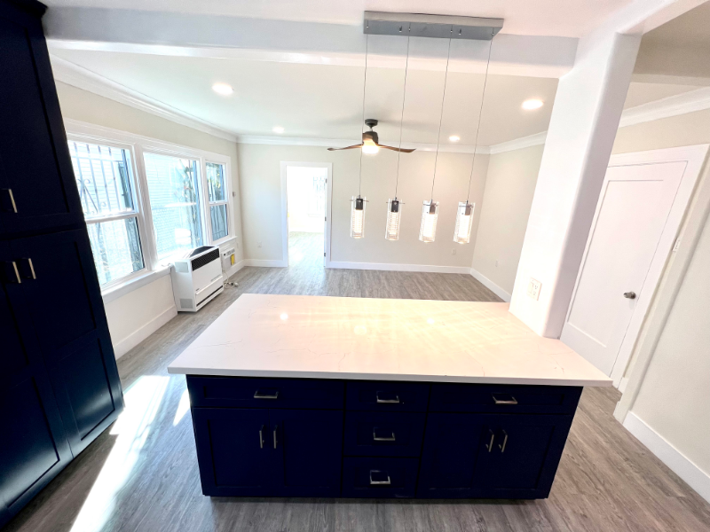 855 W 43rd Pl - Photo 5 of 35