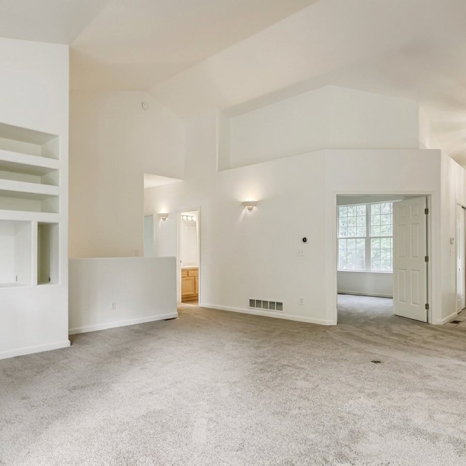679 Allison St - Photo 2 of 13
