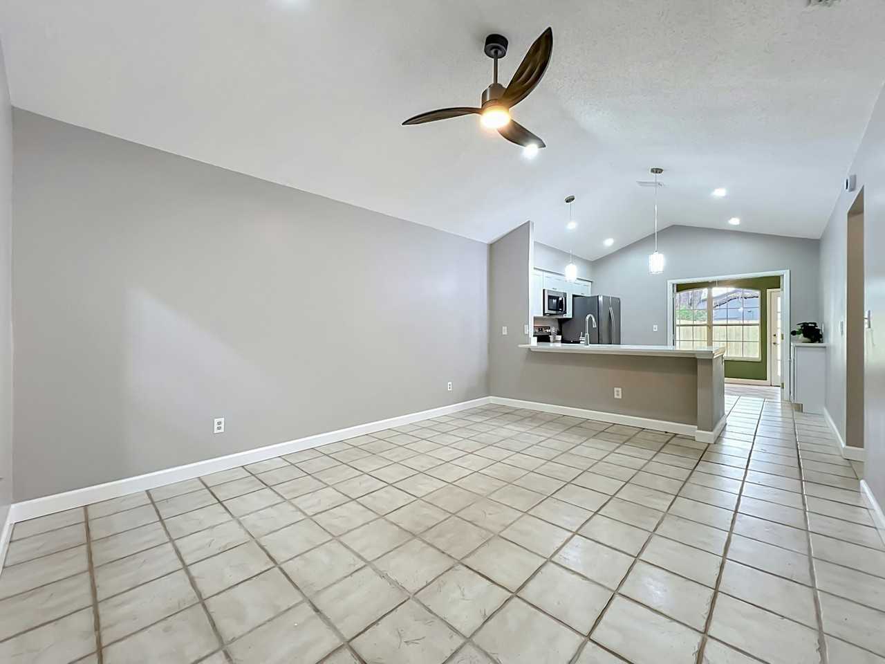 2557 Riva Court - Photo 5 of 36