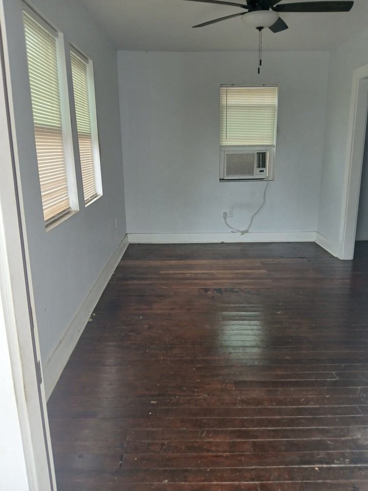 406 Voorhies St #B - Photo 3 of 10