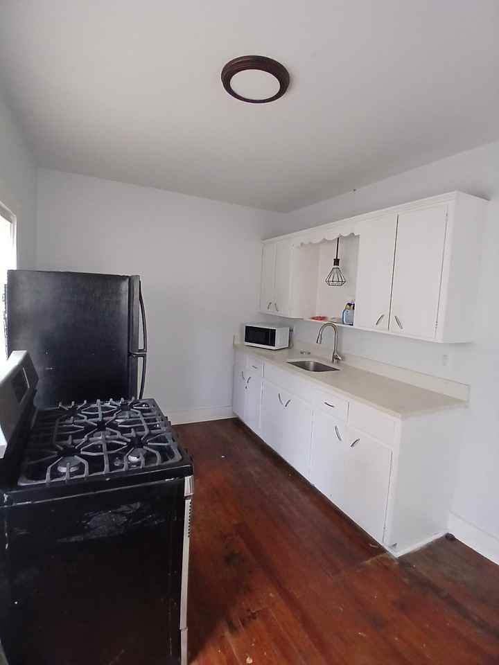 406 Voorhies St #B - Photo 7 of 10