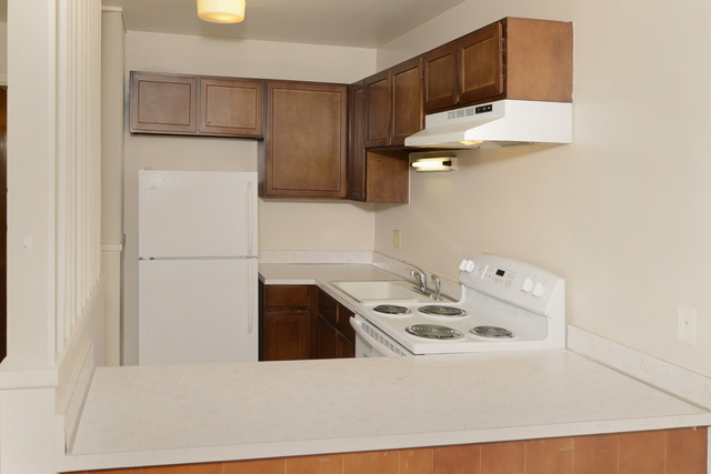 611 Stover St #4 - Photo 3 of 5