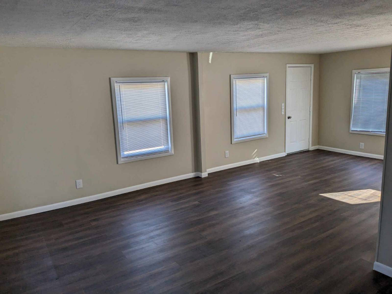 192 E 315th St - Photo 4 of 17