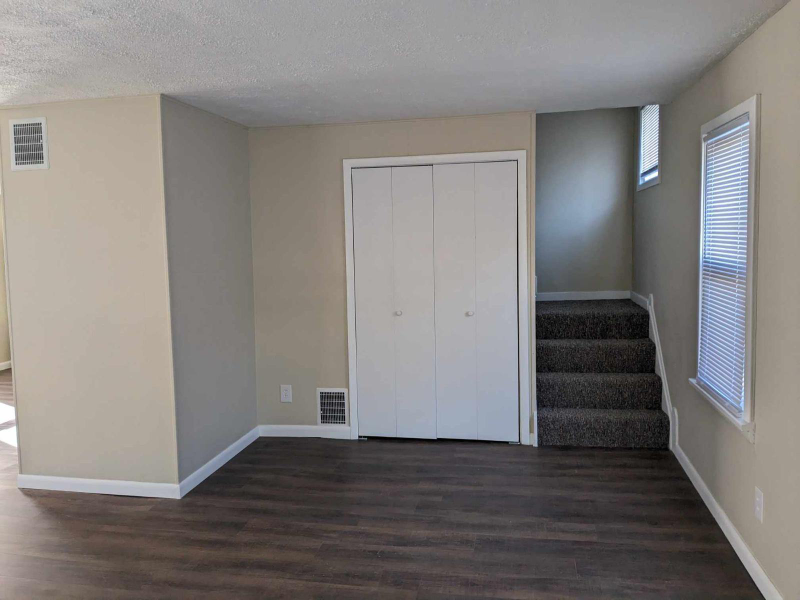 192 E 315th St - Photo 5 of 17