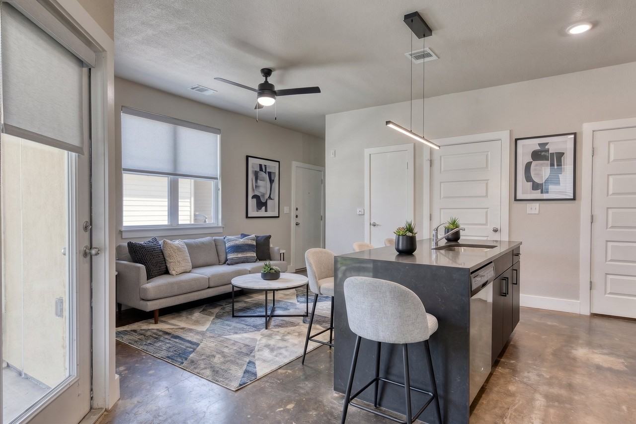 6007 Grissom Rd - Photo 4 of 27