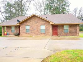 featured image of 910 Fairway Dr #100