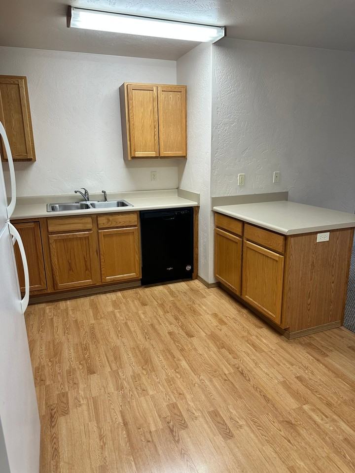 37 Appleway Dr #3 - Photo 5 of 11