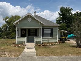 featured image of 984 W Desoto St #A